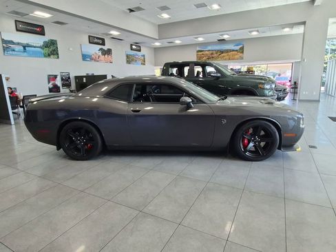 Used 2017 Dodge Challenger SRT Hellcat RWD image 2