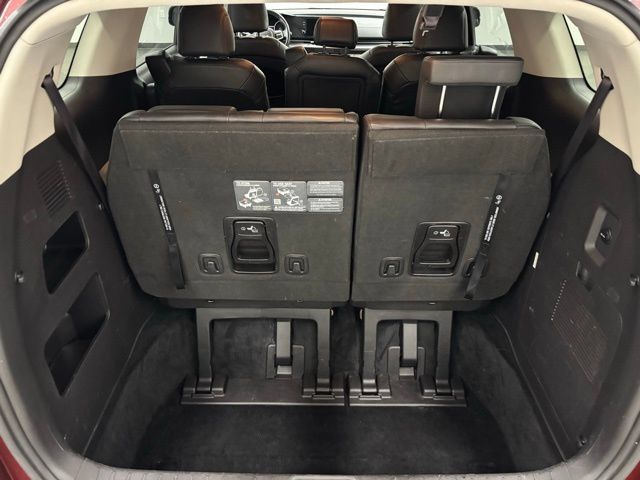 Used 2024 Kia Carnival LX FWD image 8