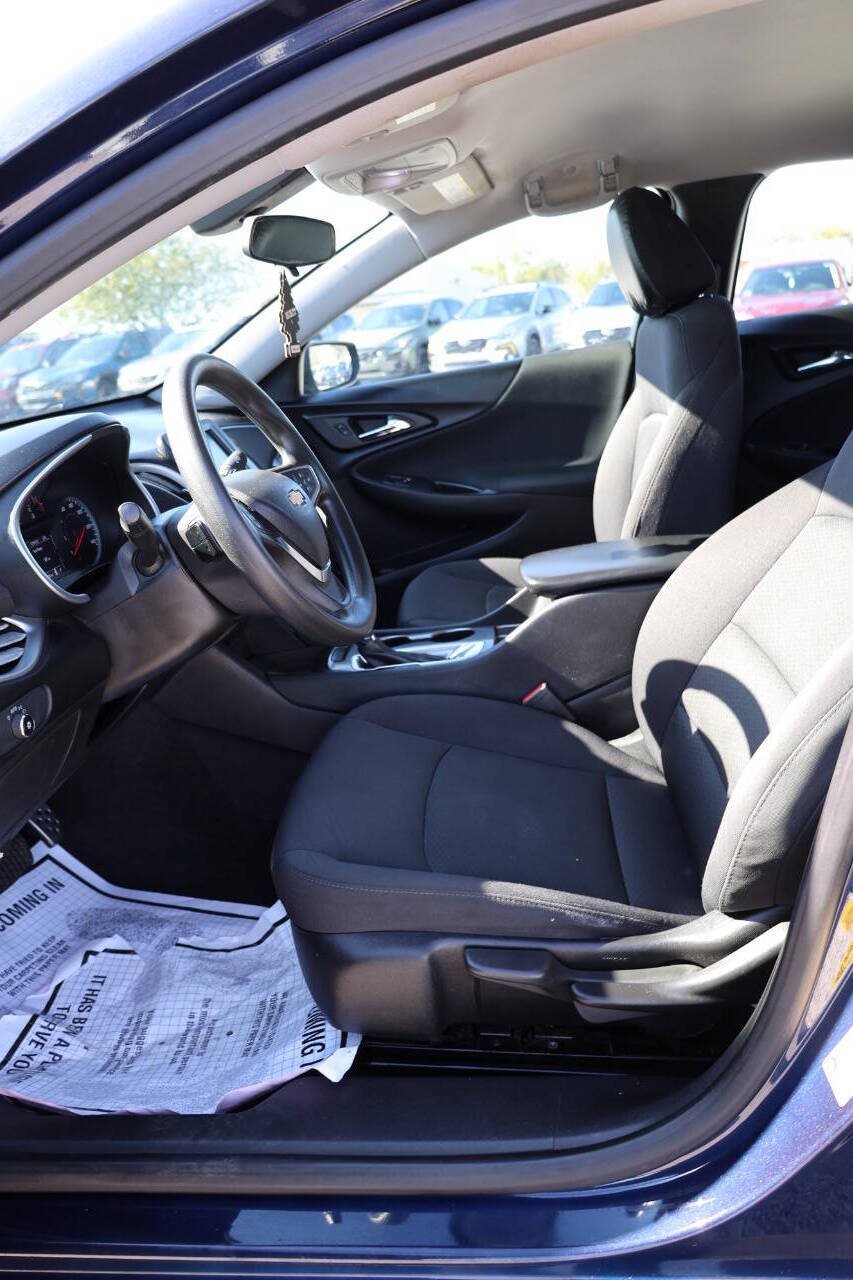 Used 2017 Chevrolet Malibu LS FWD image 13