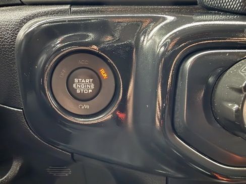 Used 2019 Jeep Wrangler Sport S image 25