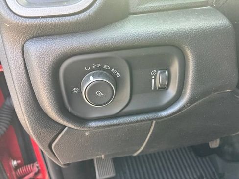 Used 2022 RAM 2500 Tradesman w/ Chrome Appearance Group AWD/4WD image 18