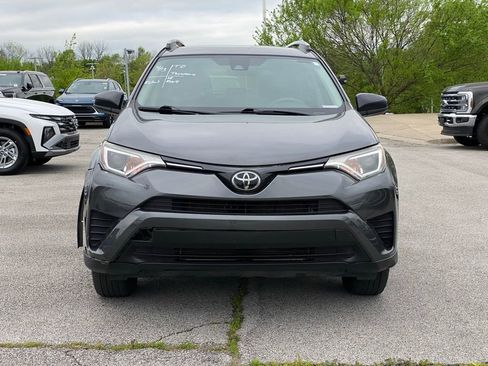 Used 2018 Toyota RAV4 LE image 3