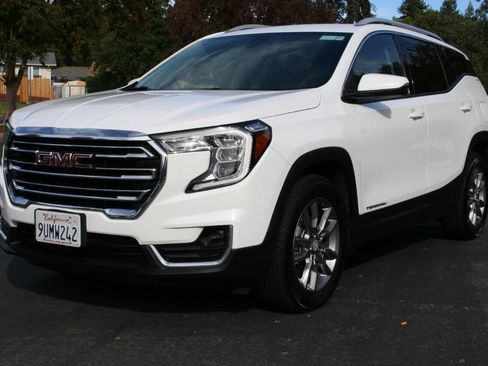 Used 2023 GMC Terrain SLT image 9