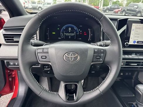 Used 2025 Toyota Camry SE FWD image 16