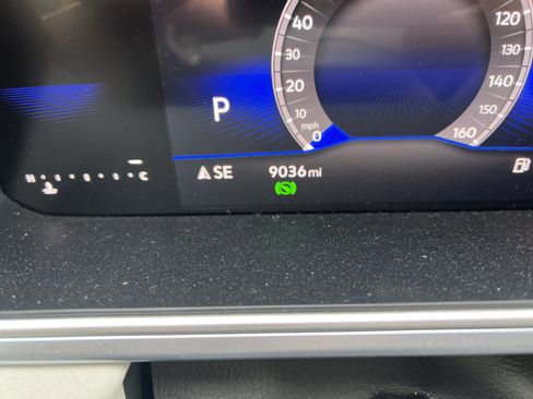 Certified 2025 Volkswagen Taos SE image 21