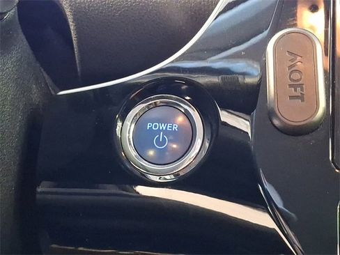 Used 2017 Toyota Prius Two w/ Carpet Mat Package image 25