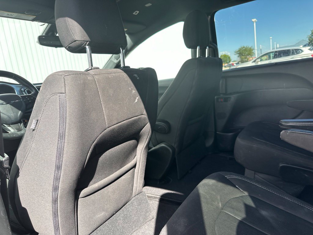 Used 2018 Chrysler Pacifica Touring Plus w/ S Appearance Package FWD image 18