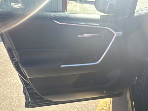 Used 2021 Toyota RAV4 XLE image 18