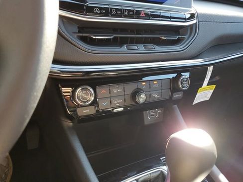 New 2026 Jeep Compass Latitude image 15