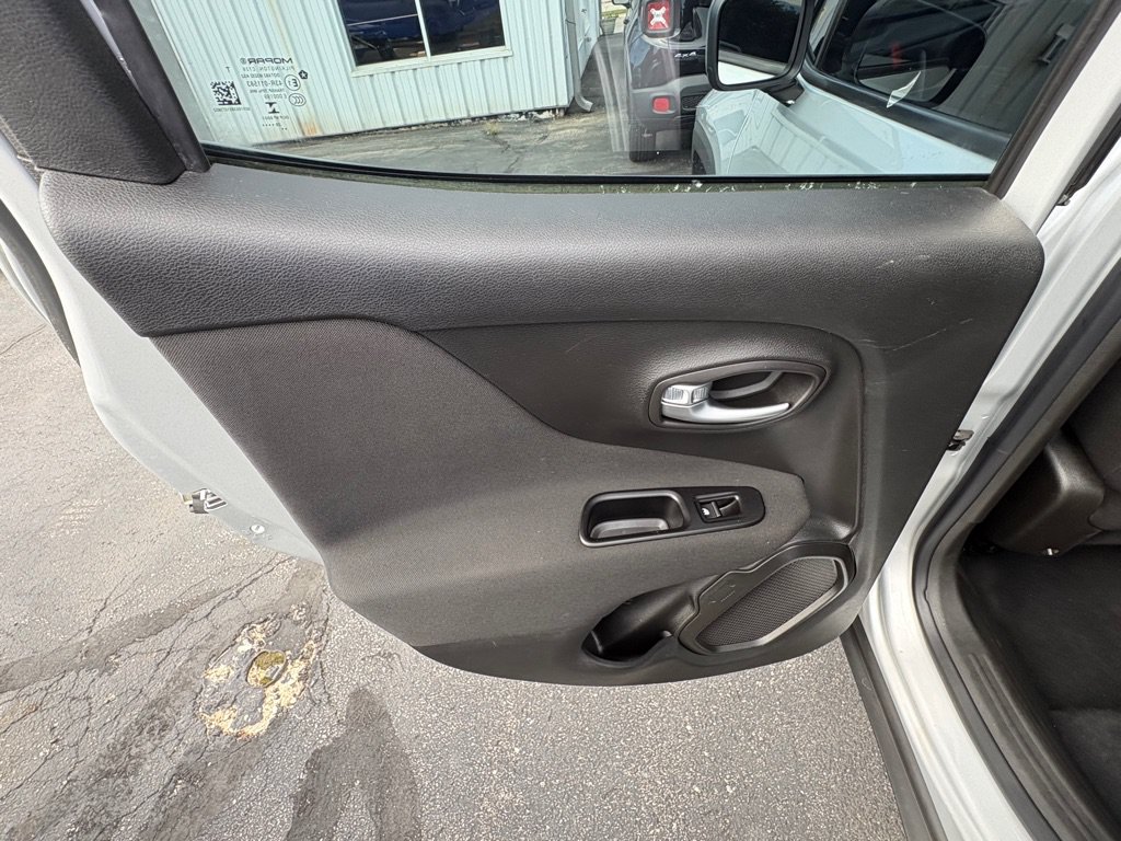 Used 2021 Jeep Renegade Sport FWD image 11