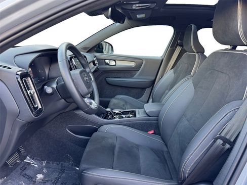 Certified 2025 Volvo XC40 B5 Plus image 11