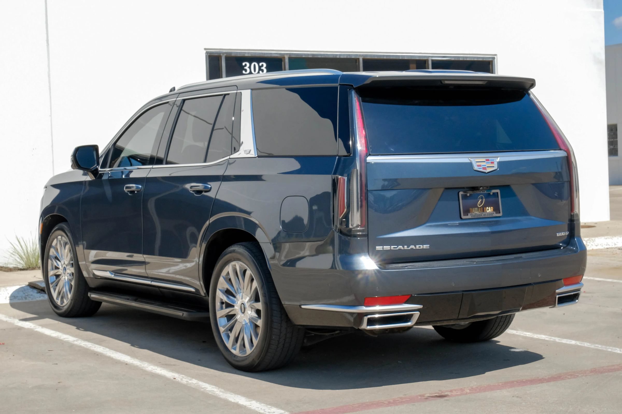 Used 2021 Cadillac Escalade Premium Luxury w/ Driver Assist Tech Package AWD/4WD image 12