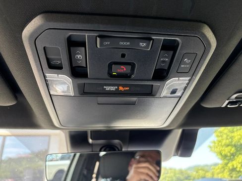 Used 2024 Toyota Sequoia Platinum AWD/4WD image 21