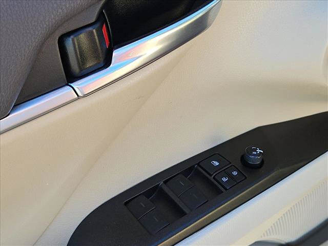 Used 2022 Toyota Camry LE w/ Carpet Mat Package (TMS) FWD image 10