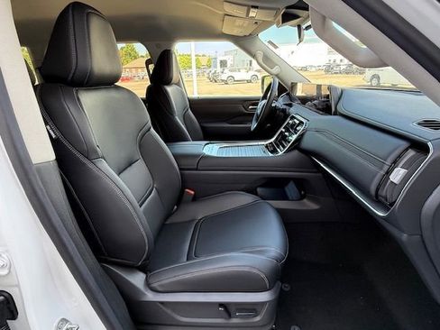 New 2026 Nissan Armada SV image 16