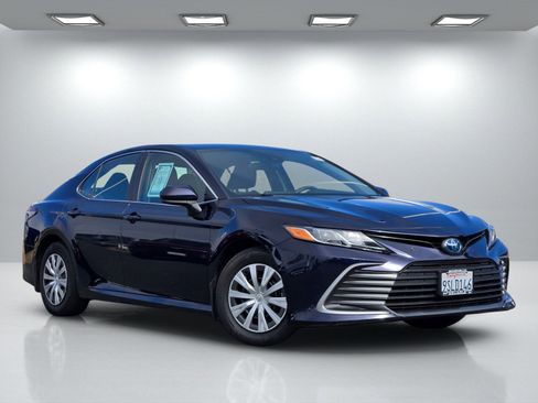 Used 2022 Toyota Camry LE FWD image 1