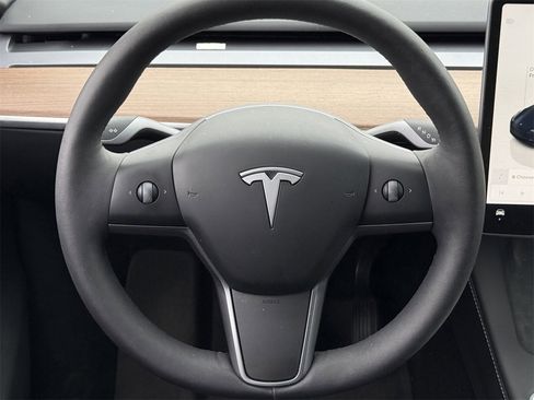 Used 2024 Tesla Model Y Long Range image 12