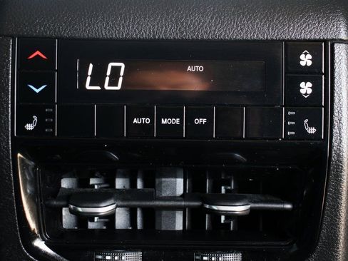 Used 2021 Jeep Grand Cherokee L Limited AWD/4WD image 37
