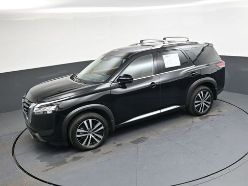 Used 2024 Nissan Pathfinder Platinum w/ Cargo Package image 37