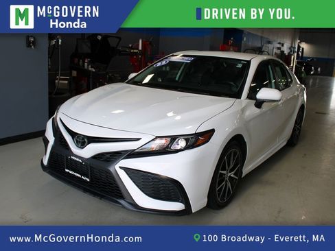 Used 2023 Toyota Camry SE FWD image 1