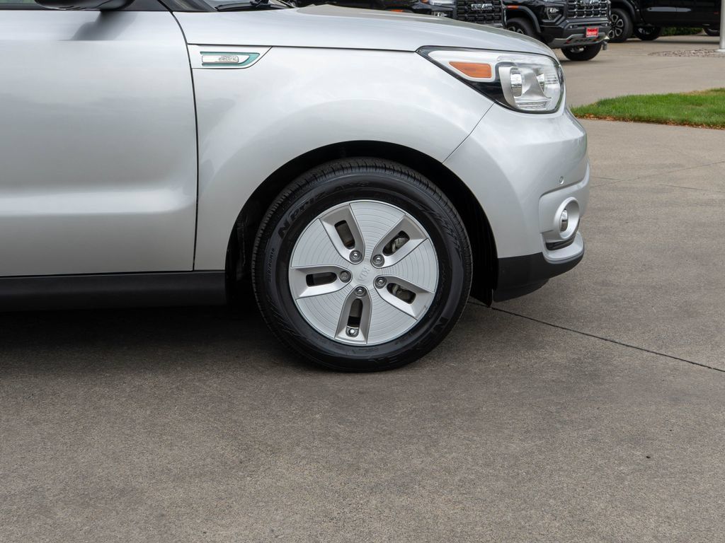 Used 2016 Kia Soul EV + FWD image 35