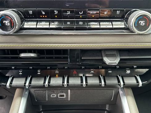 Used 2025 Chevrolet Colorado ZR2 image 32