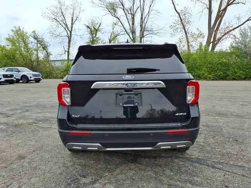 Used 2023 Ford Explorer XLT w/ Equipment Group 202A AWD/4WD image 6