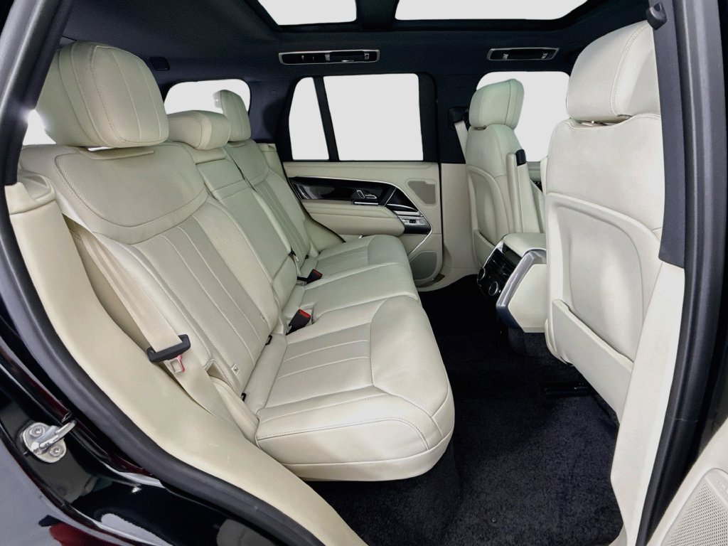 Used 2025 Land Rover Range Rover SE AWD/4WD image 21