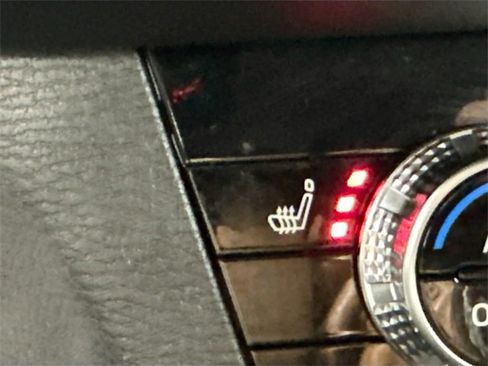 Used 2024 Mitsubishi Outlander SE image 17