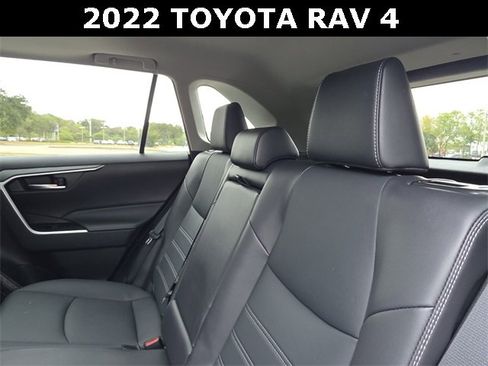 Used 2022 Toyota RAV4 XLE Premium image 17