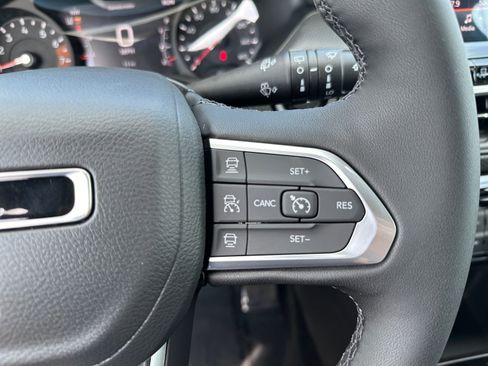 New 2025 Jeep Compass Limited w/ Sun & Sound Group AWD/4WD image 17