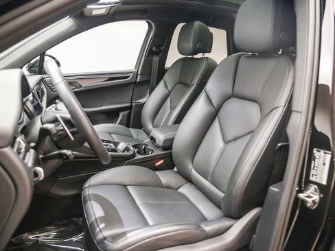 Certified 2026 Porsche Macan AWD/4WD image 10