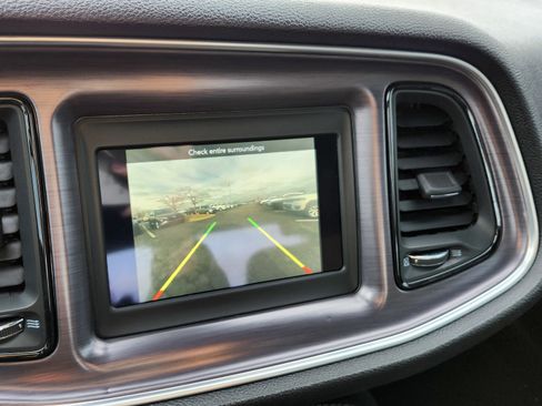 Used 2018 Dodge Challenger SXT image 2