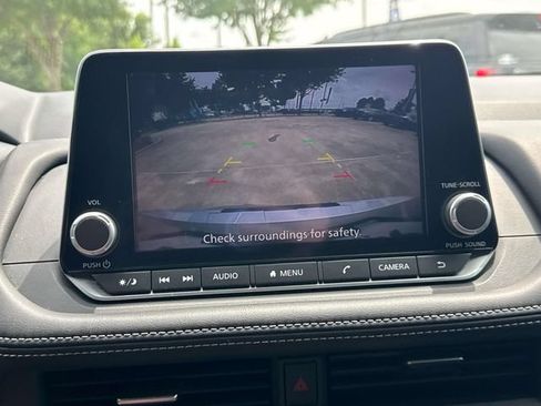 Used 2025 Nissan Rogue SV FWD image 32