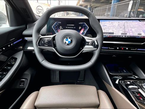 Used 2026 BMW 530i image 5