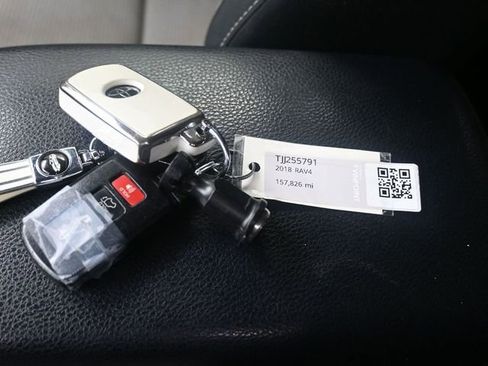 Used 2018 Toyota RAV4 XLE image 9