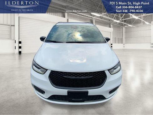 New 2026 Chrysler Pacifica Limited w/ S Appearance Package image 2