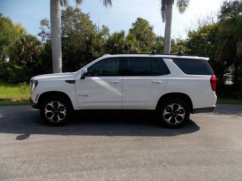 Used 2025 GMC Yukon AT4 w/ AT4 Premium Package AWD/4WD image 17