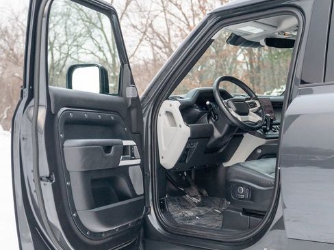 Certified 2023 Land Rover Defender 130 SE image 11