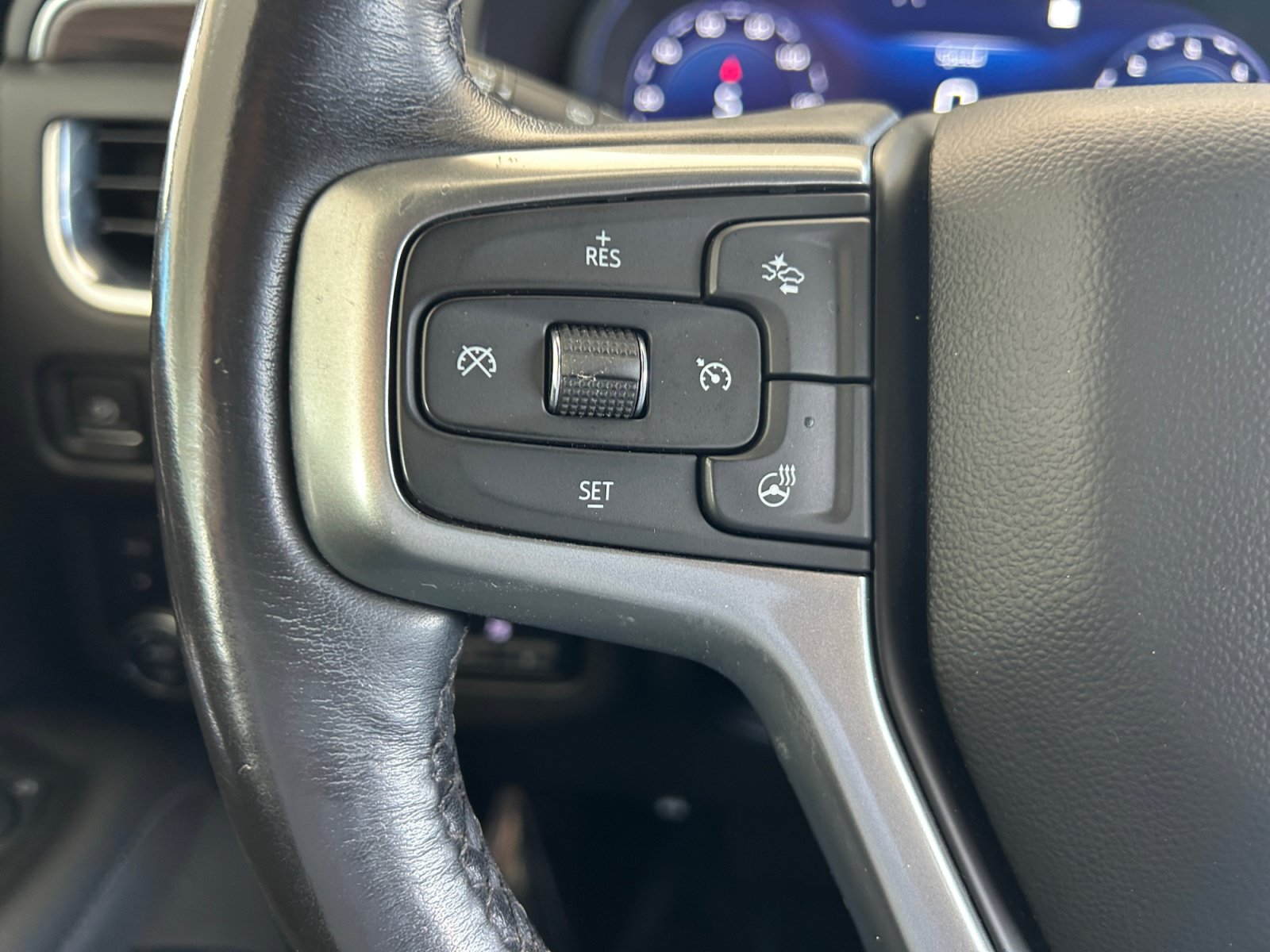 Used 2022 Chevrolet Suburban Z71 w/ Z71 Off-Road Package AWD/4WD image 22