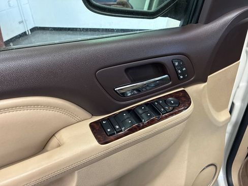 Used 2014 GMC Yukon XL Denali AWD/4WD image 10