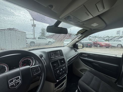 Used 2019 Dodge Grand Caravan SE w/ UConnect Hands-Free Group FWD image 23