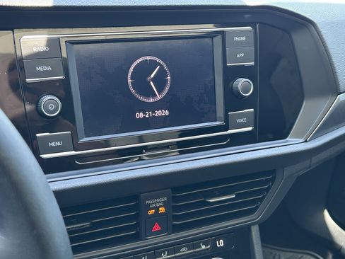 Certified 2024 Volkswagen Jetta SE FWD image 21