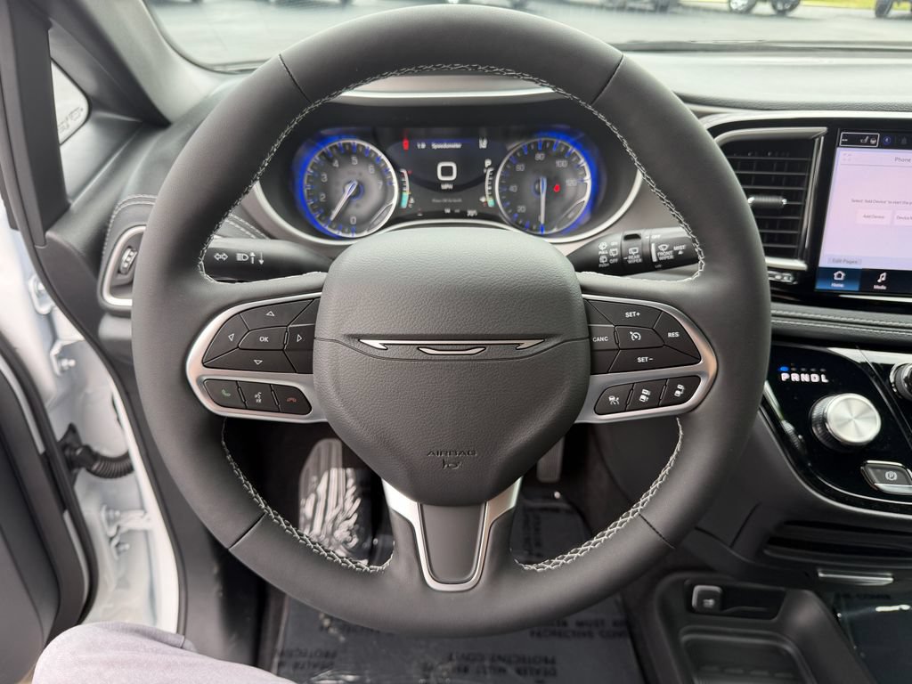 New 2027 Chrysler Pacifica Select AWD/4WD image 24
