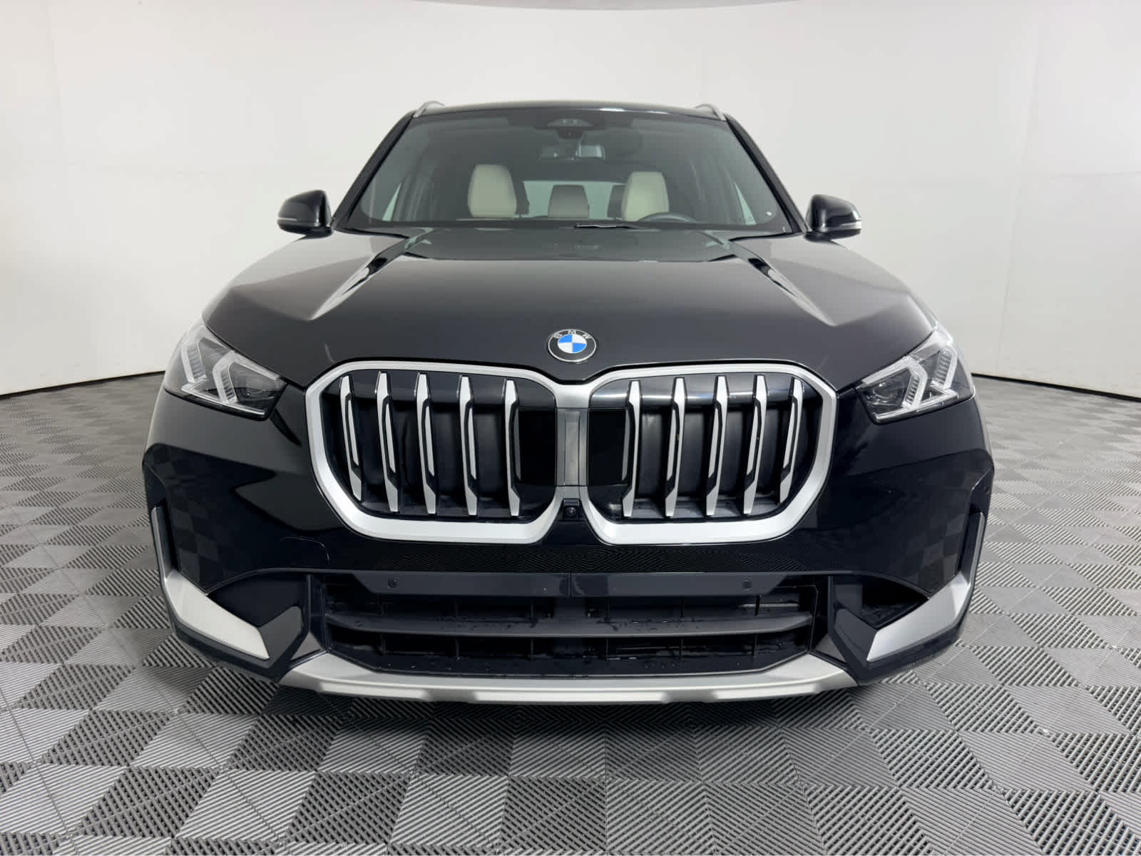 Used 2025 BMW X1 xDrive28i w/ Premium Package AWD/4WD image 8