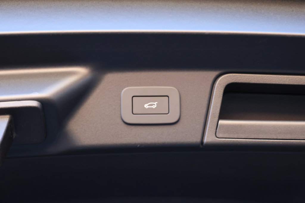 New 2026 Land Rover Range Rover Velar S AWD/4WD image 8