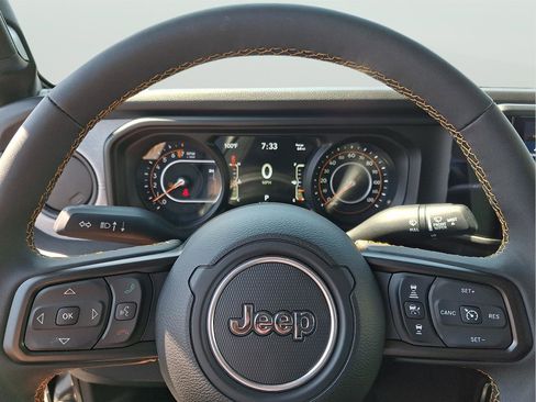 Used 2025 Jeep Gladiator Sport AWD/4WD image 17