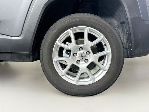 Used 2022 Jeep Renegade Latitude w/ Convenience Group AWD/4WD image 11
