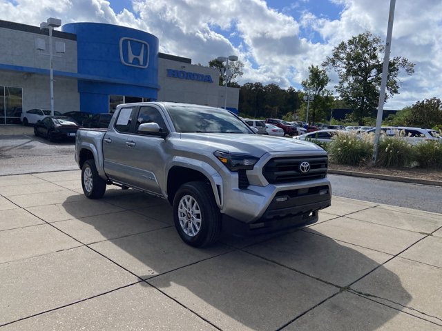 Used 2025 Toyota Tacoma SR5 AWD/4WD image 2