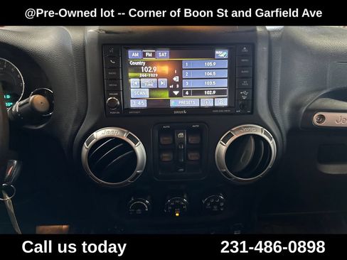 Used 2017 Jeep Wrangler Unlimited Rubicon w/ Connectivity Group AWD/4WD image 19